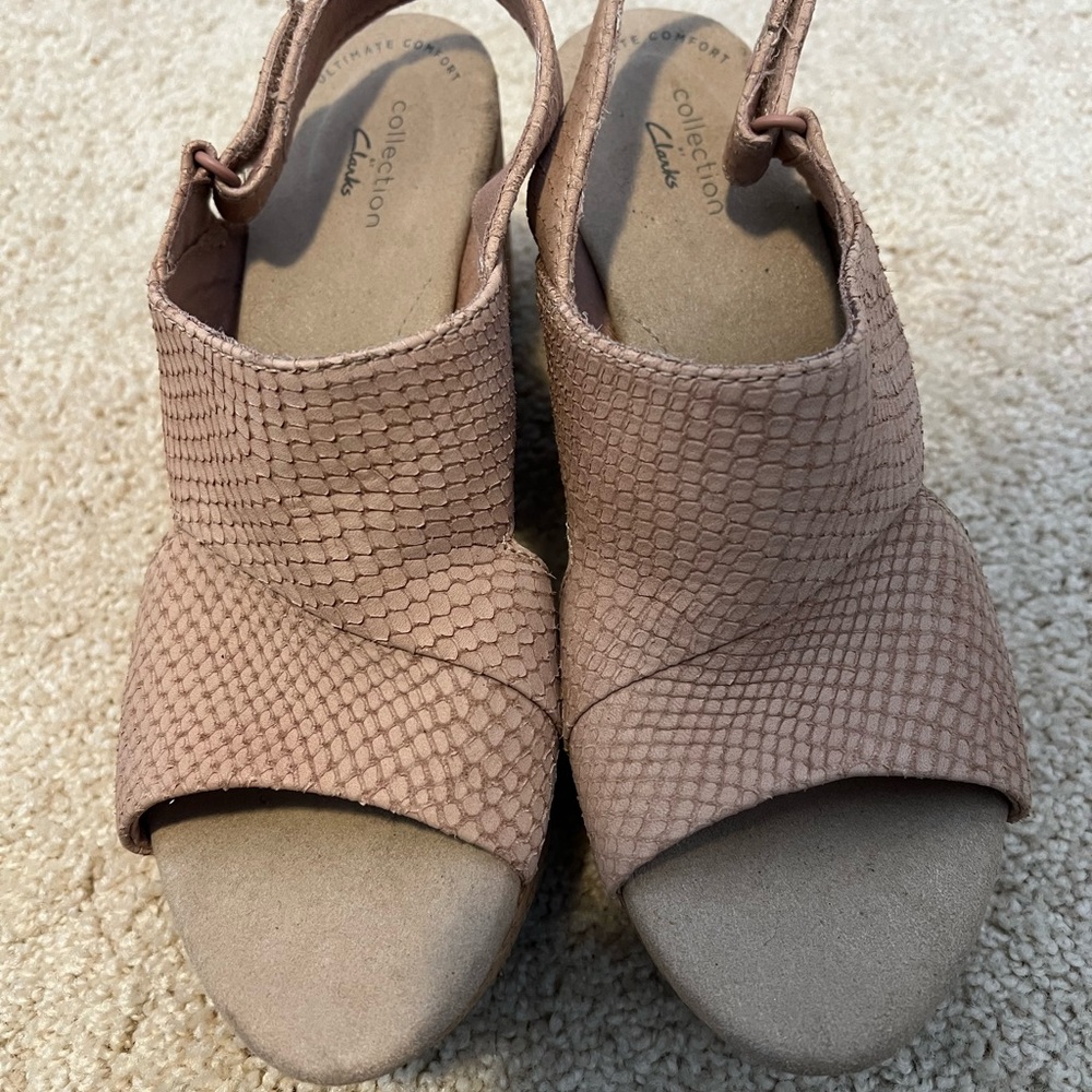 Clarks Women's Annadel Skye blush nubuck leather wedge size 8 New